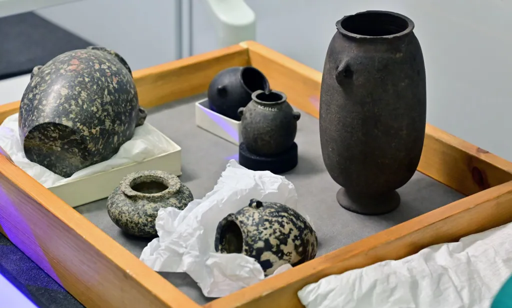 Samples of vases from the Petrie Museum, image courtesy Max Fomitchev-Zamilov's